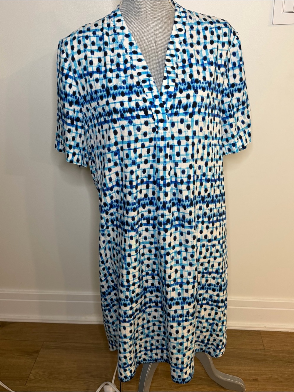 Tommy Bahama Blue and White Abstract Dot V-Neck Swim Coverup, M